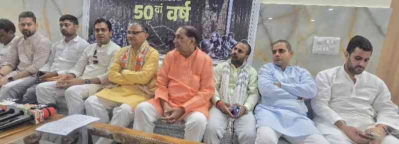 Emergency Anniversary Congress Truth :  जब लोकतंत्र पर पड़ा था साया, ग्रेटर नोएडा में आपातकाल की भयावहता पर लगी ‘सत्याग्रह प्रदर्शनी’, भाजपा नेताओं ने सुनाई 1975 की काली रात की दास्तान, लोकतंत्र पर लगी बेड़ियों की याद, ग्रेटर नोएडा में आपातकाल पर सत्याग्रह प्रदर्शनी और पत्रकार वार्ता आयोजित