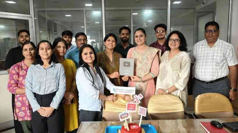 Kailash Health Care News : डिजिटल दुनिया में डॉ. पल्लवी शर्मा का नया मुकाम!, सांसद महेश शर्मा की बेटी को यूट्यूब से मिला सिल्वर बटन, कैलाश अस्पताल के चैनल पर पहुंचे 1 लाख सब्सक्राइबर्स, एक डिजिटल मील का पत्थर