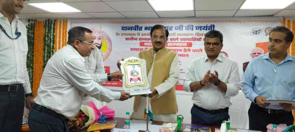 Breaking News : दानवीर भामाशाह की जयंती पर गौतमबुद्ध नगर में व्यापारियों को मिला बड़ा सम्मान, सांसद डॉ. महेश शर्मा ने उत्कृष्ट करदाताओं को किया सम्मानित, जिलाधिकारी मनीष कुमार वर्मा का आभार और आश्वासन