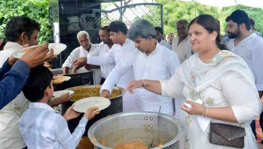 Breaking News : "माँ की स्मृति में एक वृक्ष", सहसवान ब्लॉक परिसर में शांति देवी जी को समर्पित भंडारा और वृक्षारोपण, मानवता और प्रकृति सेवा का अनुपम संगम!, सेवा और श्रद्धा का संगम, विशाल भंडारे में उमड़ा जनसैलाब