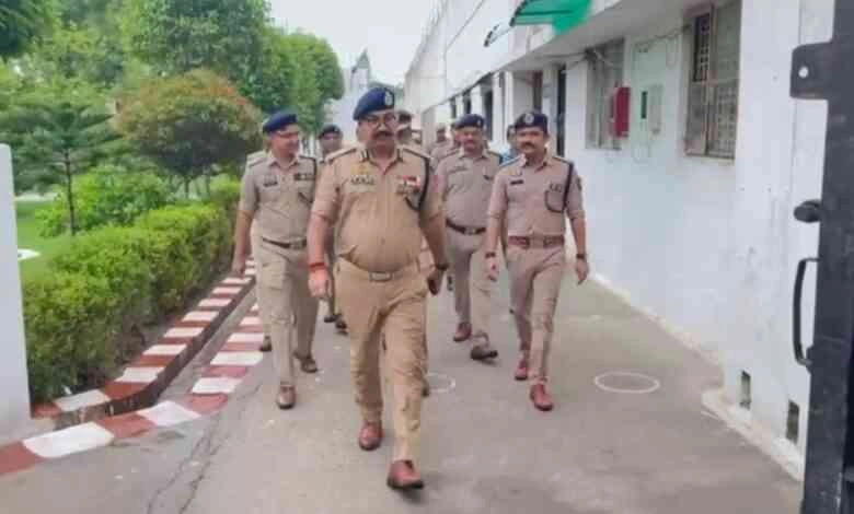 Breaking News : जेल की दीवारों के भीतर सुधार की गूंज!, गौतमबुद्धनगर जिला कारागार का पुलिस महानिदेशक ने किया आकस्मिक निरीक्षण, महिला बैरकों से लेकर मधुमक्खी पालन तक का लिया जायजा