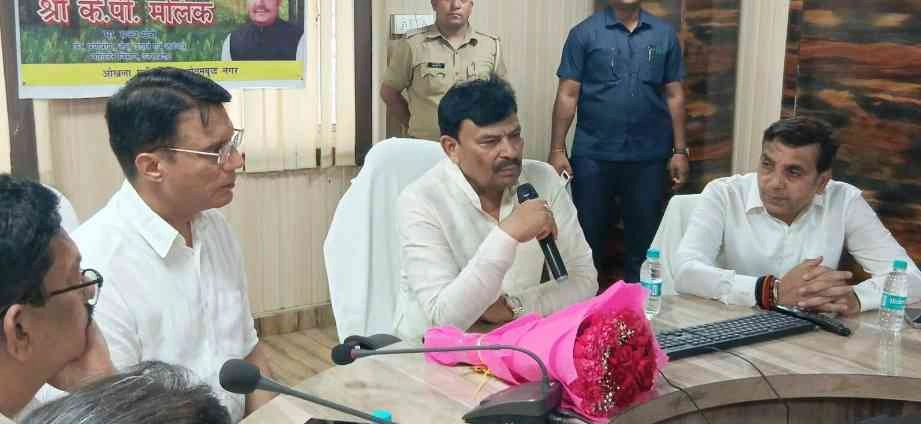Breaking News : "एक पेड़ माँ के नाम" से शुरू हुई हरियाली की क्रांति, उत्तर प्रदेश में 35 करोड़ पौधे लगाने का महाअभियान, वन महोत्सव बना जन आंदोलन, अब लक्ष्य सिर्फ रोपण नहीं, बल्कि संरक्षण है
