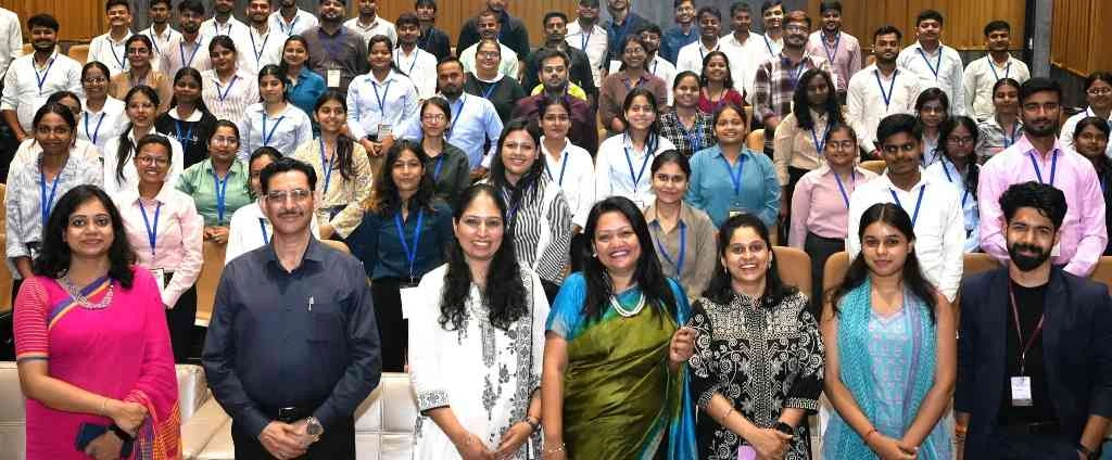GL Bajaj College News : जब संवेदना ने थामा सफलता का हाथ, जीएल बजाज में “इमोशनल वेलबीइंग” पर प्रेरणादायक कार्यशाला का भव्य आयोजन, छात्रों के अनुभव, “हम अब सिर्फ अच्छे मार्क्स नहीं, अच्छा मन भी चाहते हैं