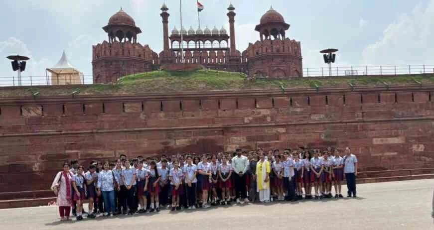 GD Goenka Public School News : लाल किले की प्राचीरों से टकराई जिज्ञासा की आवाज़ें!, जी.डी. गोयनका पब्लिक स्कूल के छात्रों ने किया ऐतिहासिक भ्रमण, सीखा स्वाधीनता संग्राम का जीवंत पाठ