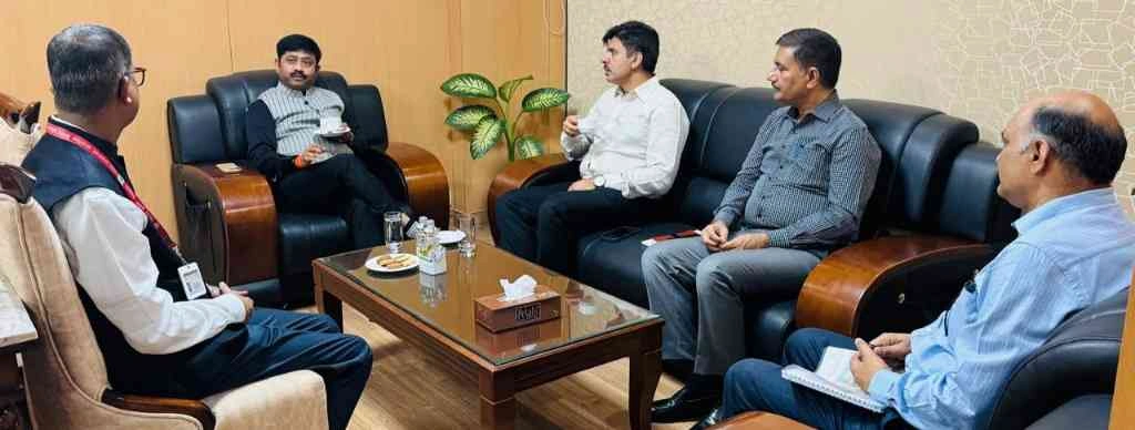 Yamuna Authority News : “सेमीकंडक्टर से टॉय पार्क तक, यमुना प्राधिकरण बन रहा है उत्तर भारत का नया औद्योगिक हब!”, मंत्री नंद गोपाल नंदी की समीक्षा बैठक में योजनाओं की मिली हरी झंडी, स्मार्ट विलेज, स्कूल कायाकल्प और CSR फंडिंग पर भी चर्चा