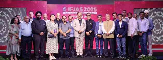 IIFJAS 2025 : जब शिल्प, सौंदर्य और सततता मिले एक मंच पर!, श्रेष्ठ प्रदर्शनकर्ताओं को मिला सम्मान, पर्यावरण-अनुकूल डिजाइनों की रही धूम