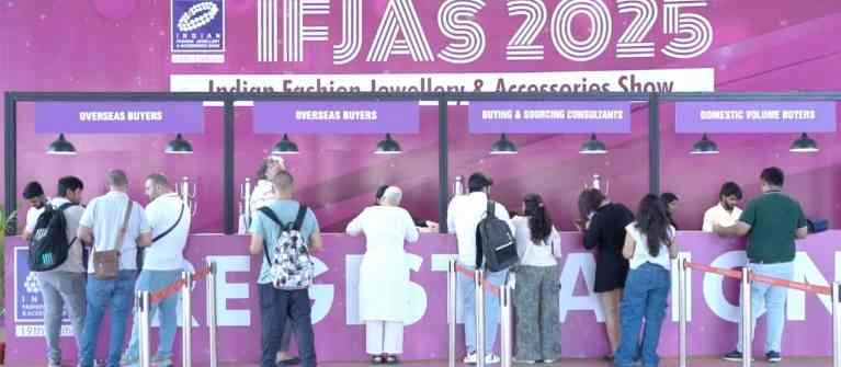 Indian Expo Fashion Jewelry News : शिल्प और सौंदर्य का भव्य संगम, 19वें आईएफजेएएस 2025 में भारतीय डिज़ाइनों की गूंज, 67 देशों से आए खरीदारों ने बढ़ाया भारतीय कारीगरी का मान!, भारत बना 