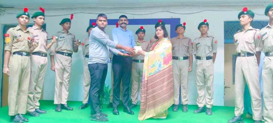 Sant Hood Convent News : "गर्व की बात है! , सेंट हुड कॉन्वेंट के एनसीसी एएनओ अर्पित शर्मा बने 'विश्वसनीयता का प्रतीक', महाराष्ट्र की सैन्य अकादमी में चमका दादरी का नाम", विद्यालय में सम्मान समारोह, गूंजे तालियां और जयघोष