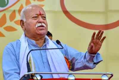 RSS On 75 Age News : “75 की उम्र में ओढ़ ली शॉल, अब हट जाइए!”, मोहन भागवत के इशारे से राजनीति में भूचाल, विपक्ष बोला – अब खुद पर भी लागू करें नियम!, 75 की उम्र का ‘शॉल-संकेत’, पिंगले का उदाहरण और ‘किनारे हो जाने’ का संस्कार