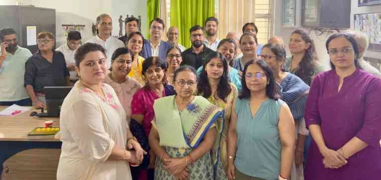 Fortis Hospital News : “अब इलाज है बस एक कॉल की दूरी पर”, ओमैक्स पाम ग्रीन्स में शुरू हुई मेडिकल कक्ष सेवा, फोर्टिस ग्रेटर नोएडा के साथ एओए की साझेदारी से मिली बड़ी सौगात,