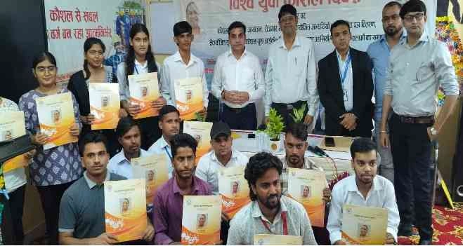 Greater Noida News : ग्रेटर नोएडा में विश्व युवा कौशल दिवस पर युवाओं को मिला आत्मनिर्भरता का मंत्र, रोजगार पाने वालों का हुआ सम्मान, कौशल विकास से आत्मनिर्भरता की राह, उत्तर प्रदेश कौशल विकास मिशन बना रहा भविष्य की नींव