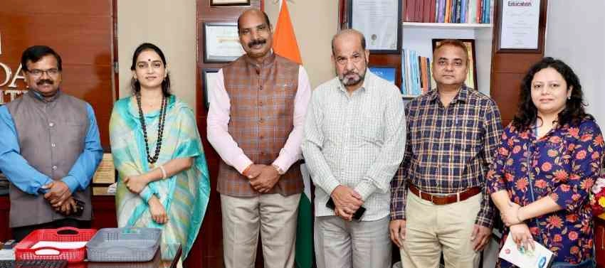Sharda University News : शारदा विश्वविद्यालय में शिक्षा, संस्कृति और आत्मबल का संगम, कश्मीर से रामेश्वरम तक की गूंज, विचारों की अनूठी यात्रा, ख्वाजा रेंज़ुशा, शिप्रा पाठक और प्रो. हरिशंकर सिंह जैसे दिग्गजों ने छात्रों को दिया आत्मनिर्भर भारत का संदेश