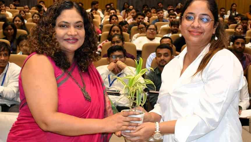 GL Bajaj College News : “कैंपस टू प्लेसमेंट” पर विशेष सत्र में जीएल बजाज के छात्रों को मिला सफलता का मंत्र, कॉर्पोरेट गुरुओं ने दिए करियर टिप्स!, कॉर्पोरेट दुनिया से आईं मार्गदर्शिका