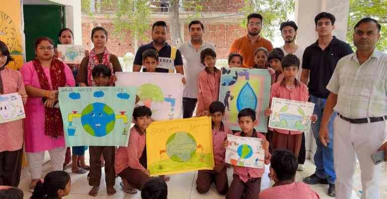 Greater Noida West News : “हर बूँद कीमती है!”, ग्रेटर नोएडा वेस्ट के स्कूल में बच्चों ने ली जल बचाने की शपथ, वर्षा जल संचयन की सीखी तकनीकें, वैज्ञानिक सोच के साथ सीखी वर्षा जल संचयन की तकनीकें