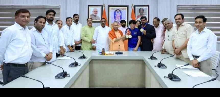 CM Yogi Meet MLA Tejpal Nagar : 