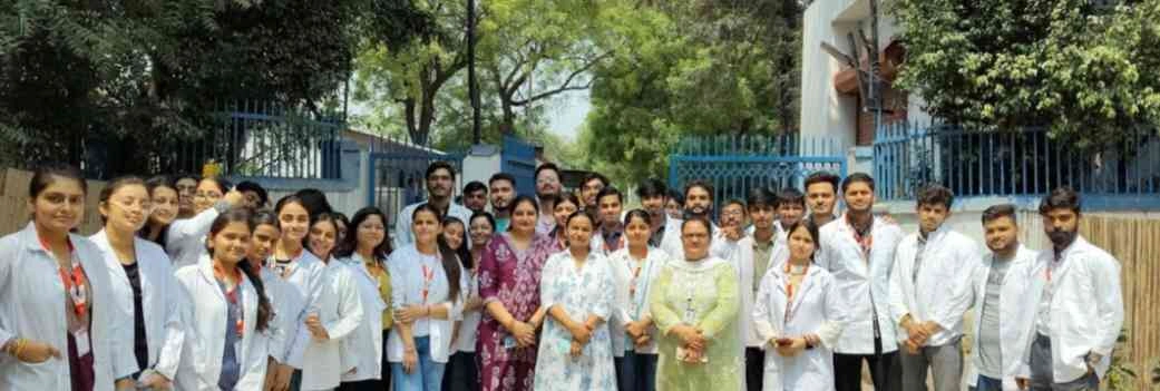 NIET College News : एम.फार्म विद्यार्थियों को भारतीय औषध मान आयोग में अनुसंधान उपकरणों की मिली जीवंत झलक, नोएडा इंस्टिट्यूट ऑफ इंजीनियरिंग एंड टेक्नोलॉजी, फार्मेसी संस्थान का शैक्षणिक भ्रमण — आधुनिक अनुसंधान तकनीकों से विद्यार्थियों को हुआ साक्षात्कार
