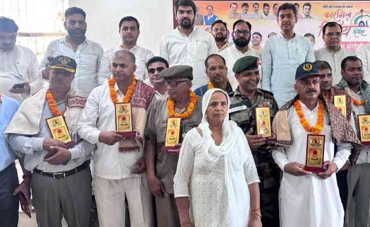 BJP Kargil News : कारगिल विजय दिवस पर ग्रेटर नोएडा में वीरता को किया गया नमन, दर्जनों सैनिकों और शहीद परिवारों का हुआ सम्मान, भाजपा ने वीरता, बलिदान और देशभक्ति को किया समर्पित भव्य संगोष्ठी का आयोजन