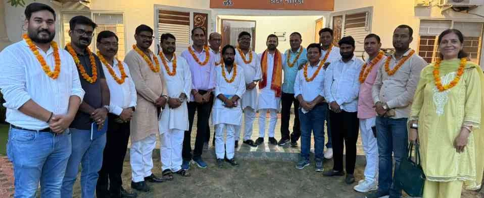 BJP Greater Noida News : कारगिल विजय दिवस पर शहीदों को नमन, भाजपा ग्रेटर नोएडा मंडल की पहली कार्यकारिणी बैठक में गूंजा राष्ट्रप्रेम का स्वर!, संगठन सशक्तिकरण पर चर्चा, बूथ स्तर तक पहुंचने का संकल्प