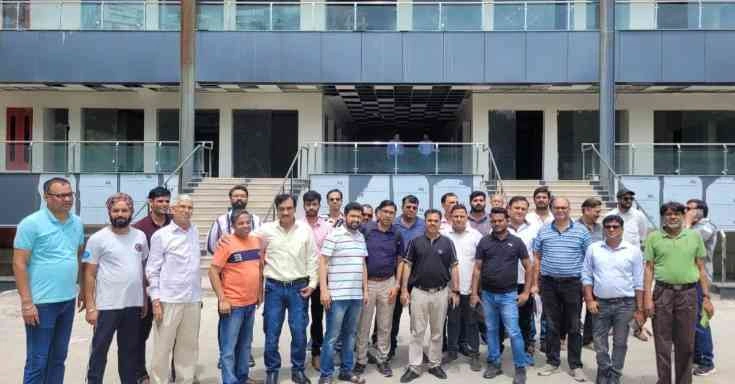 Vardhaman Builder News : वर्धमान बिल्डर के ‘रॉयल वॉकवे’ प्रोजेक्ट में पजेशन न मिलने से भड़के खरीदार, नेफोमा के नेतृत्व में किया प्रदर्शन, 500 से अधिक खरीदारों के साथ वादा खिलाफी का आरोप, 40 करोड़ रुपये बकाया, OC और CC अटकी