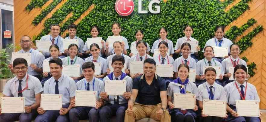 Ryan International School News : रयान इंटरनेशनल स्कूल के छात्रों को मिला एलजी इंडिया में कॉर्पोरेट एक्सपीरियंस, इंटर्नशिप प्रोग्राम बना भविष्य की राह का पथप्रदर्शक, स्कूल प्रबंधन और शिक्षकों ने जताया आभार, कॉर्पोरेट गुरुओं से सीधा संवाद