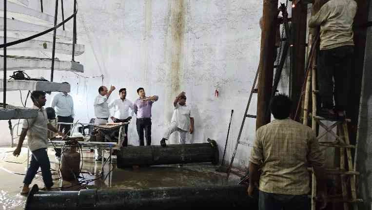 Delta 2 News : डेल्टा सेक्टर में पानी-पानी हुई व्यवस्था!, तीन दिन से सूखी हैं टंकियां, अब विरोध की तैयारी में सेक्टरवासी, तीन दिन से सूखी हैं टंकियां, मुख्य पाइपलाइन क्षतिग्रस्त, तीन सेक्टरों में जल संकट!, स्थानीय महिलाओं और बुजुर्गों में आक्रोश