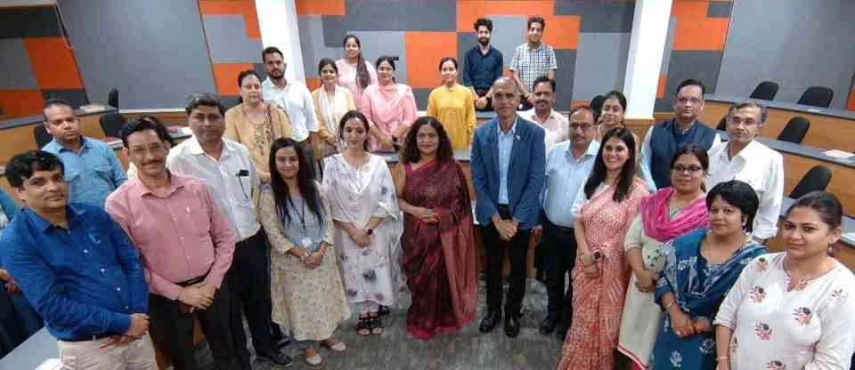 GL Bajaj College News : वैश्विक पहचान की ओर बढ़ता GLBIMR, AACSB सदस्यता प्रमाणपत्र और पिन बने प्रतिष्ठा का प्रतीक, दक्षिण एशिया के क्षेत्रीय प्रमुख का हुआ भव्य स्वागत, ‘उच्च शिक्षा में मान्यता का महत्व’ विषय पर फैकल्टी डेवलपमेंट प्रोग्राम