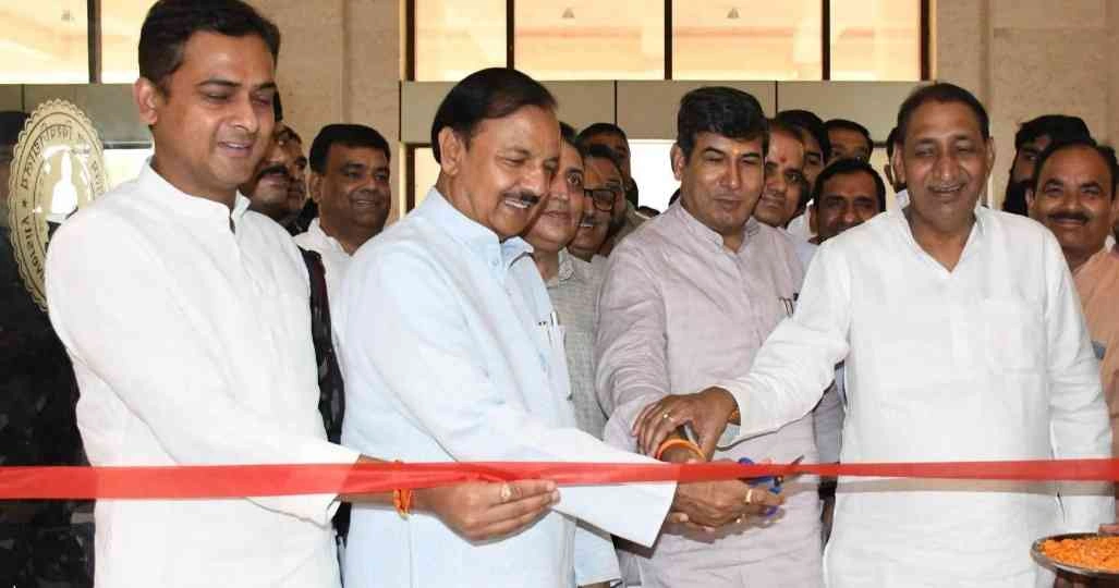 PM Kisan Samman News : किसानों के चेहरे पर मुस्कान, खातों में धनराशि, गौतमबुद्धनगर विश्वविद्यालय में मनाया गया प्रधानमंत्री किसान सम्मान निधि योजना उत्सव, 20वीं किस्त में पीएम मोदी ने करोड़ों किसानों को भेजी 2000 रुपए की राशि, वीडियो कॉन्फ्रेंसिंग के ज़रिए किया संवाद