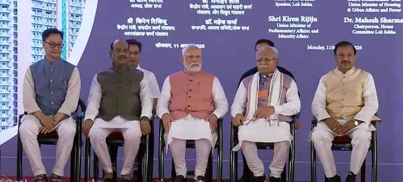 PM Inugartion Parliament Aavas Yojna : “चार नदियों के नाम, चार टॉवर, सांसदों के जीवन में अब बहेगी सुविधा की नई धारा”, नई दिल्ली में सांसदों के लिए नवनिर्मित फ्लैटों के उद्घाटन के अवसर पर प्रधानमंत्री के भाषण का मूल पाठ, 21वीं सदी का संवेदनशील और विकसित भारत, लोकसभा हाउसिंग बोर्ड के अध्यक्ष सांसद डॉ. महेश शर्मा रहे मौजूद