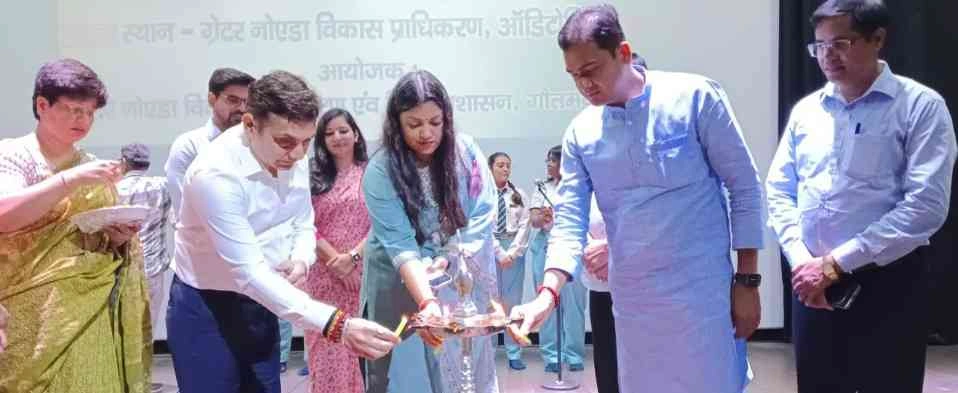 DM Har Ghar Tiranga News : आज़ादी का अमृत महोत्सव, ग्रेटर नोएडा प्राधिकरण में “तिरंगा महोत्सव” का भव्य आयोजन, देशभक्ति की रंगों में रंगा जनपद, DM ने तिरंगे का महत्व और एकता का संदेश, भाजपा जिला पंचायत चेयरमैन ने कहा कि भविष्य की पीढ़ी में देशप्रेम का संचार जरूरी