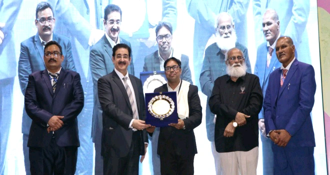 Marwah Noida News : मीडिया शिक्षा के शिखर पर एक और उपलब्धि“कलम से कैमरे तक, क्लासरूम से राष्ट्रीय मंच तक” — डॉ. आदर्श कुमार को मिला NAI बेस्ट मीडिया एजुकेटर अवॉर्ड, 23 साल के अनुभव, 45+ अवॉर्ड और 8 पेटेंट्स के साथ देशभर में बनाई खास पहचान, टीवी एक्सपर्ट से लेकर दूरदर्शन तक पहचान