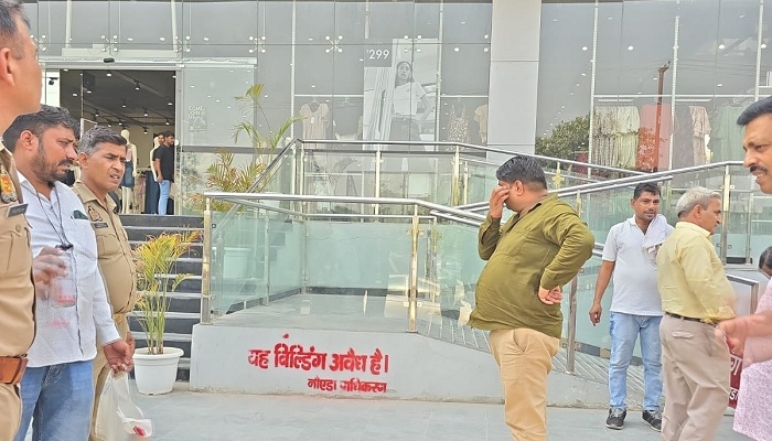 Noida News: बरौला में ‘अवैध है यह भवन’, सीईओ की फटकार के बाद अब तोड़े जाएंगे, नोएडा के सेक्टर-49 में रातों-रात अवैध बिल्डिंग को वैध बिल्डिंग में तब्दील किया गया था