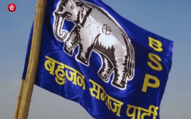 अपनी मां का आशीर्वाद लेकर पूर्व केंद्रीय मंत्री डॉ महेश शर्मा ने सेक्टर-19 स्थित श्री सनातन धर्म मंदिर में पहुंचकर वहां पूजा अर्चना की तथा धर्मपत्नी डॉ. उमा शर्मा व विधायक नोएडा पंकज सिंह के साथ मिलकर प्रत्याशी डा. महेश शर्मा ने किया नामांकन
