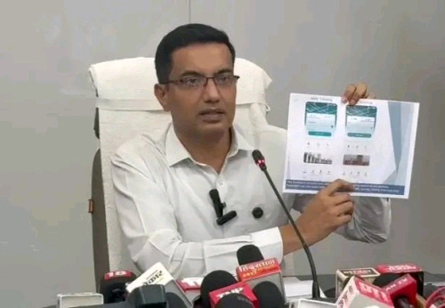 Noida Authority On Metro App Launch : अब एक ही मोबाइल एप से बुक होंगी दिल्ली और नोएडा मेट्रो की टिकटें, 70 हजार यात्रियों को मिलेगी बड़ी राहत, चार महीने में पूरा हुआ अपग्रेडेशन, नोएडा प्राधिकरण के सीईओ डॉ लोकेश एम ने किया लॉन्च, मेट्रो डिजिटल टिकटिंग में बड़ा बदलाव