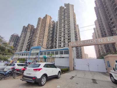 Noida News: Greater Noida West सोसायटी में आधे घंटे तक लिफ्ट में फँसा रहा युवक
