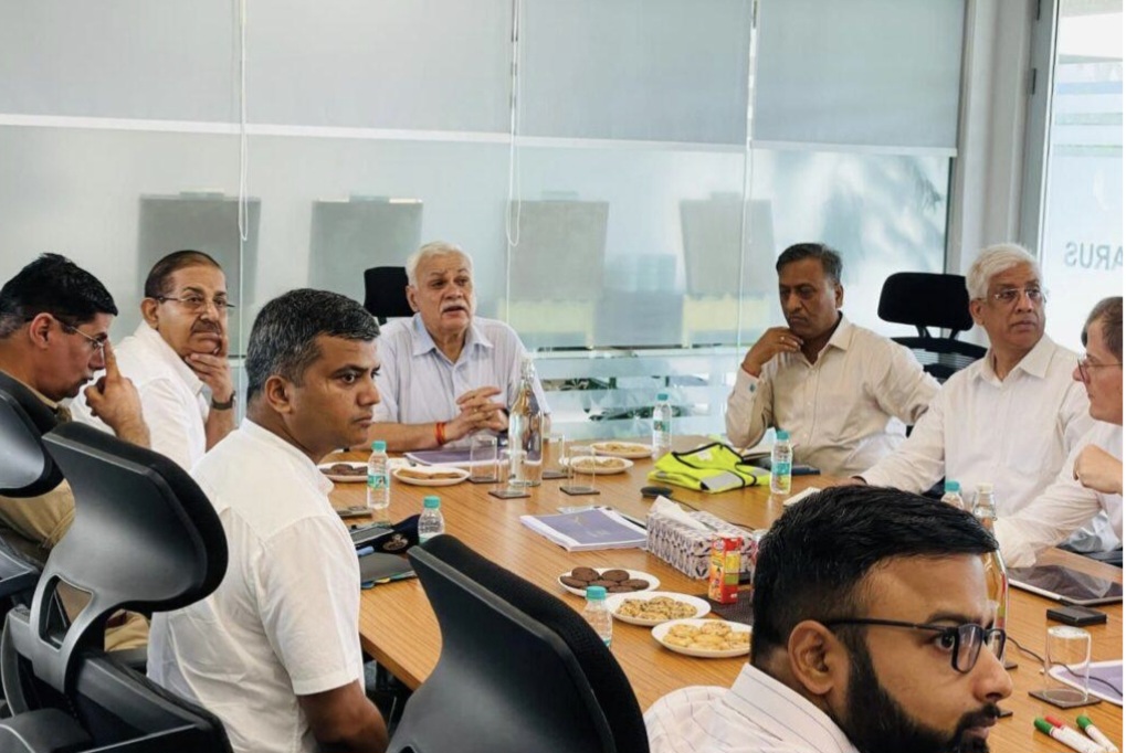 Noida Airport News: नोएडा इंटरनेशनल एयरपोर्ट के अफसरो के पेच कसे, नोएडा एयरपोर्ट प्रोजेक्ट का निरीक्षण और प्रगति की समीक्षा बैठक संपन्न की