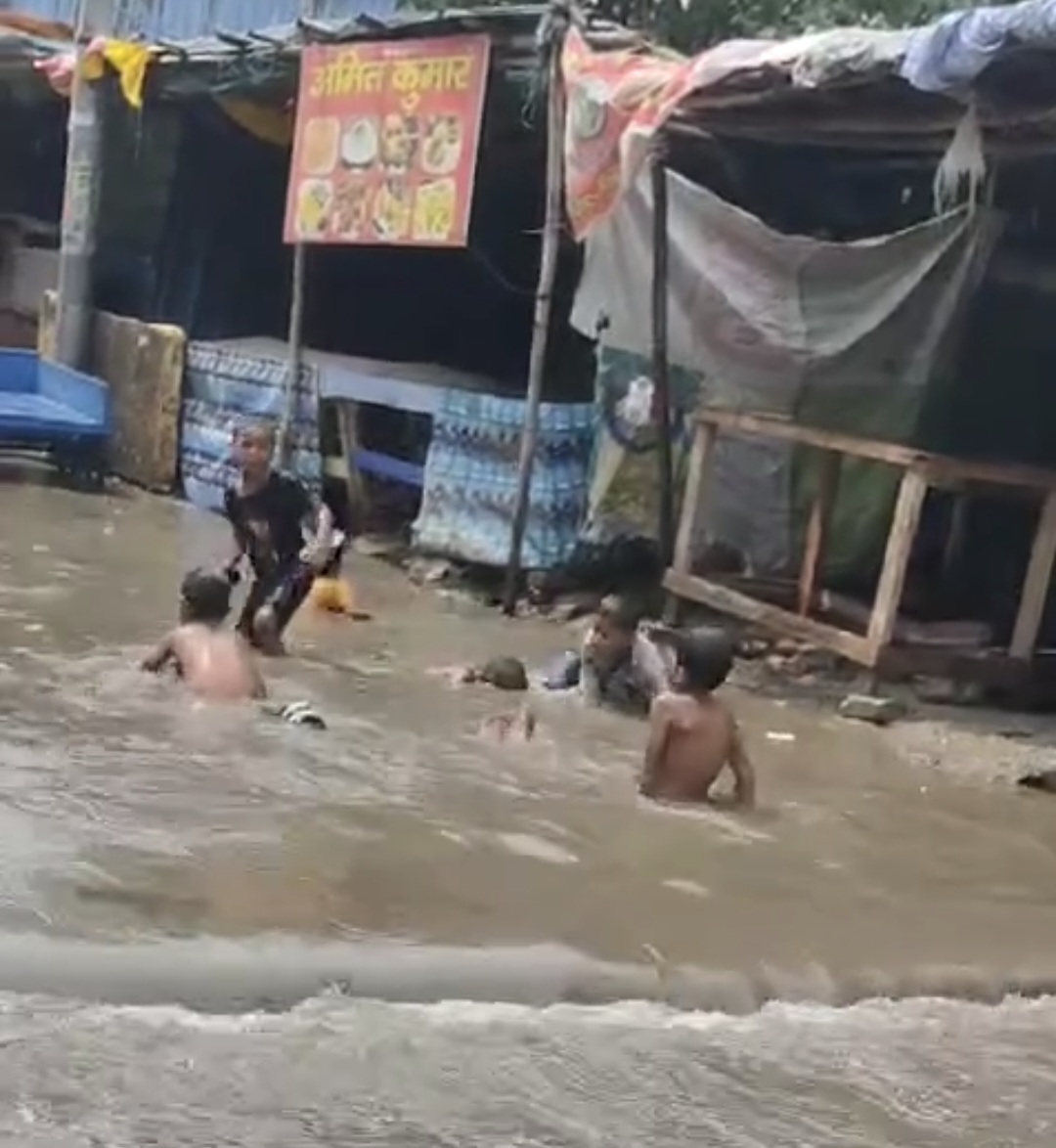 Greater Noida News: सूरजपुर कस्बा विकास को तरस रहा है, सड़कों की बदहाली और अधिकारियों की उदासीनता पर भाजपा नेता का आक्रोश