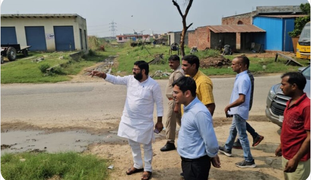 Sikandrabad News : झाझर क्षेत्र में जलभराव की समस्या, विधायक लक्ष्मी राज सिंह ने किया स्थलीय निरीक्षण, अधिकारियों को दिए त्वरित समाधान के निर्देश