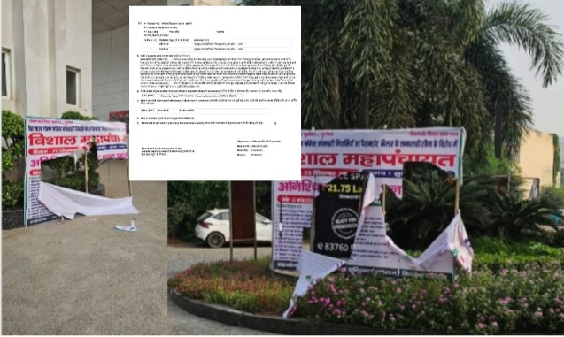 Greater Noida Peramount Builder News : पैरामाउंट गोल्फ फॉरेस्ट सोसाइटी में बिल्डर के खिलाफ अनिश्चितकालीन धरना जारी, बैनर फाड़े जाने पर बढ़ा विवाद, बिल्डर पर दर्ज हुई FIR