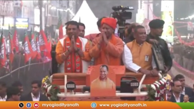 CM Yogi Adityanath News : गाजियाबाद में योगी आदित्यनाथ का भव्य रोड शो, जय श्रीराम के नारों से गूंजा शहर, भगवा रथ पर सवार सीएम ने किया शक्ति प्रदर्शन, कटेंगे तो बटेंगे इस नारे के साथ गाजियाबाद में हुआ CM का स्वागत, कॉमर्शियल और निजी वाहनों के लिए ट्रैफिक डायवर्जन