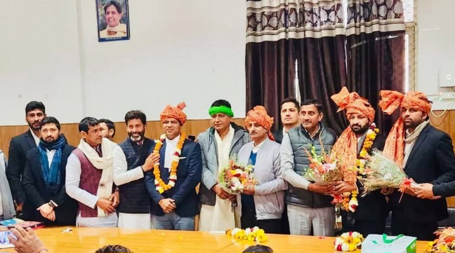 Kisan on Lawyers Honoured News : किसानों का अधिवक्ताओं को भावुक सम्मान, "जेल में हमारी ढाल बने, आंदोलन में साथ निभाया", किसान आंदोलन को समर्थन देने वाले वकीलों का हुआ भव्य सम्मान, पूर्व बार अध्यक्ष और सचिव ने किसानों के लिए रखी दिल छू लेने वाली बातें