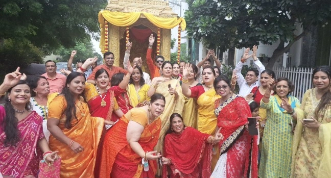 Paramount Ganesh Chaturthi News : पैरामाउंट गोल्फ फॉरेस्ट सोसाइटी शिव मंदिर में गणपति बप्पा विराजमान, जयकारों से गूंजा मंदिर परिसर, पंचदिवसीय महोत्सव की शुरुआत, भक्तों में उमड़ा उत्साह और भक्ति का सैलाब, मंदिर परिसर जयकारों से गूंज उठा, भक्ति और उल्लास का अद्भुत संगम, सैकड़ों श्रद्धालु बने साक्षी