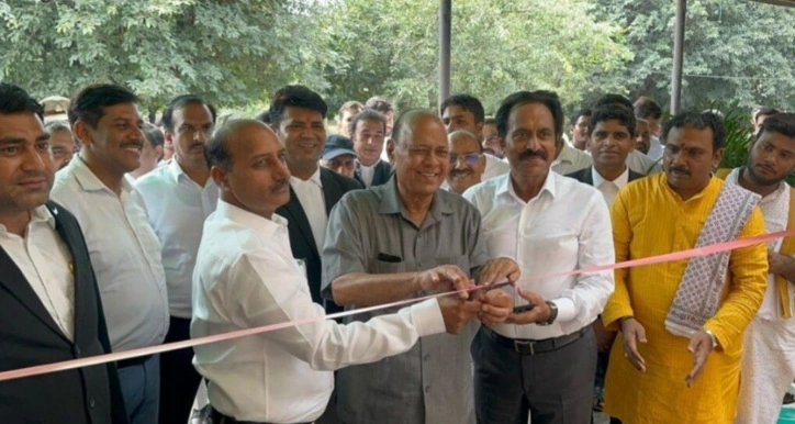 Dhanshri Mithai News : गांव से वैश्विक मिठास तक का सफर, धनश्री फूड एंड ब्रेवरीज ने सूरजपुर कचहरी तक पहुंचाई शुद्धता और स्वाद की सौगात, मिठाइयों से रेस्टोरेंट तक – बढ़ती लोकप्रियता