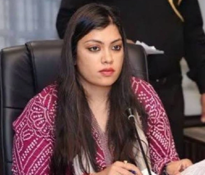 DM News : डीएम मेधा रूपम की सख्त कार्रवाई से मचा हड़कंप, 143 लापरवाह कर्मचारियों पर मुकदमा दर्ज करने का आदेश, कई का वेतन रोका गया, चुनाव कार्य में बरती जा रही थी भारी लापरवाही!, डीएम ने किया स्पष्ट ऐलान — लापरवाही पर “जीरो टॉलरेंस” नीति