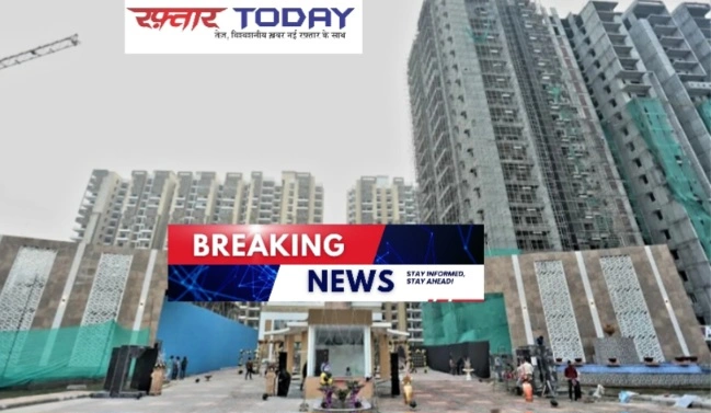 NPCL On Greater Noida West Society : ग्रेटर नोएडा वेस्ट में मचा अंधेरा-अलार्म!, 37 लाख के बकाया पर एनपीसीएल ने काट दी इस सोसायटी की बिजली, दिनभर की जद्दोजहद—लिफ्ट बंद, वॉटर पंप बंद, जनरेटर पर खतरा, तनाव बरकरार, रातभर हंगामा, लोग बोले—“हम क्यों भुगतें प्रबंधन की लापरवाही?”,