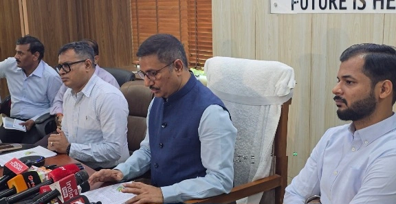 YEIDA 25 Silver Jubilee News : “एक्सप्रेसवे से एक्सीलरेशन, एयरपोर्ट से उड़ान और इंडस्ट्री से पहचान!”, YEIDA के Phase-2 मास्टर प्लान ने बदली विकास की पूरी कहानी, कनेक्टिविटी का मेगा नेटवर्क एयरपोर्ट, सड़क, रेल और एक्सप्रेसवे का संगम, सेमीकंडक्टर और इलेक्ट्रॉनिक्स टेक्नोलॉजी का नया हब