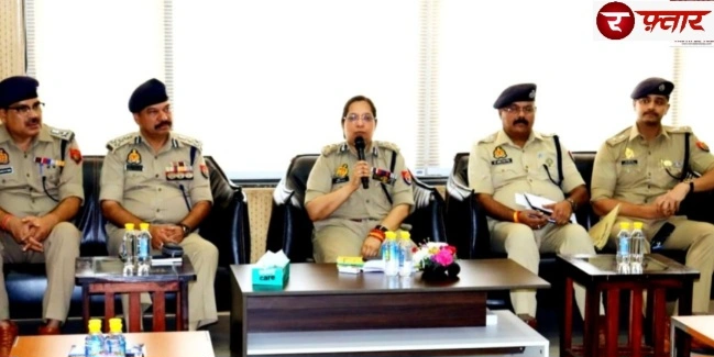 Breaking News : “21% वेतन बढ़ा, अब लागू भी होगा!”, नोएडा में पुलिस कमिश्नर की MNCs संग हाई-लेवल मीटिंग, मजदूरों के हक और सुरक्षा पर बड़ा एक्शन प्लान, CCTV, पेट्रोलिंग और वेरिफिकेशन—सुरक्षा के नए मानक