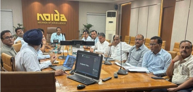 Breaking News : यमुना एक्सप्रेसवे के विकल्प की तैयारी तेज!, नोएडा सेक्टर-94 से ग्रेटर नोएडा तक बनेगा 31 किलोमीटर लंबा नया 8-लेन एक्सप्रेस-वे, तीन स्थानों पर मिलेगी सीधी कनेक्टिविटी, भूमि अधिग्रहण की प्रक्रिया पर शुरू हुआ काम, नोएडा अथॉरिटी के एसीईओ सतीश पाल ने कहा डीपीआर जल्द होगी तैयार, ग्रेटर नोएडा के चा्ई-4 तक जाएगा
