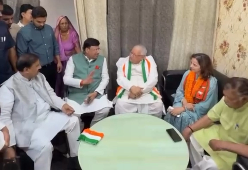 BJP Dadri News : दादरी विधानसभा से बीजेपी का टिकट मांग रहे एफआईआर में नामजद कुशल सिंह पति रविंद्र तोंगड़ पूर्व GM के कार्यक्रम में पूर्व राज्यपाल, 24 अगस्त की सुनवाई पर टिकी नजर, सांसद और कैबिनेट मंत्री की मौजूदगी से उठे सवाल; पुलिस कार्रवाई पर भी चर्चा, हाईकोर्ट पहुंच चुके हैं आरोपी