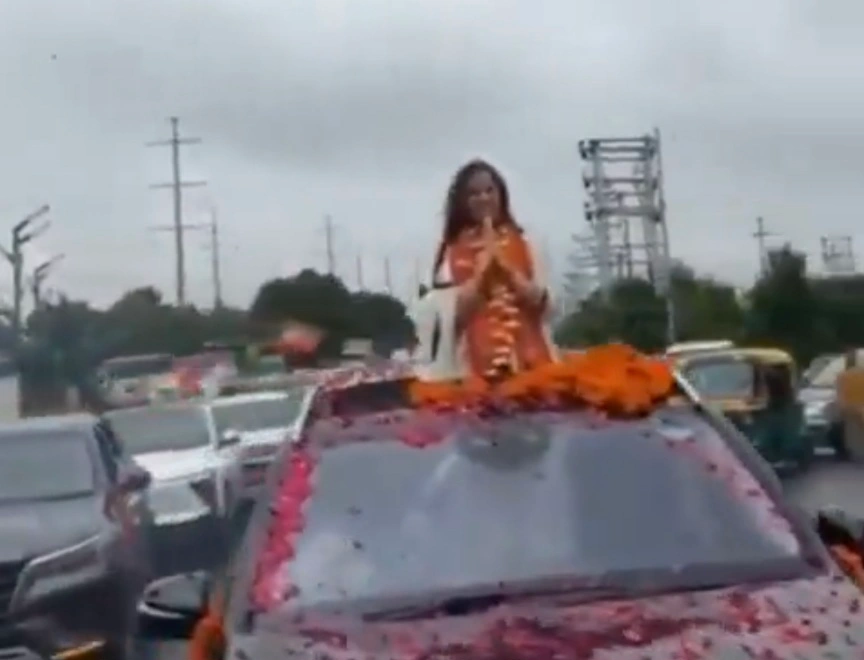 Breaking News : सैनी चौराहे पर कुशल सिंह के काफिले से लंबा जाम, विरोधियों ने उठाए सवाल; FIR और ‘सेवा’ वाली पोस्ट भी वायरल, चौराहे पर लगा लंबा जाम, राहगीर परेशान, सोशल मीडिया पर FIR को लेकर भी बहस, ‘गरीब आपके स्कूलों में पढ़ नहीं सकते’ वाली पोस्ट भी चर्चा में