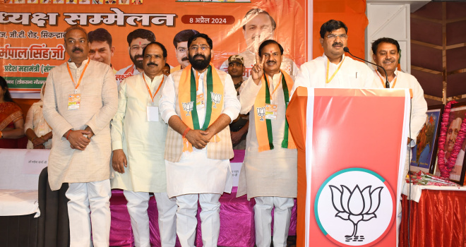 सिकंदराबाद में भाजपा का बूथ सम्मेलन, कार्यकर्ताओं से 100 प्रतिशत मतदान कराने की अपील, भाजपा प्रत्याशी डॉ महेश शर्मा को जीतने का आह्वान करते हुए भाजपा संगठन महामंत्री धर्मपाल सिंह